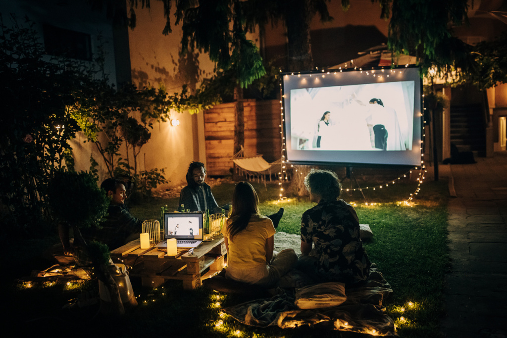 Planning the Perfect End-of-Summer Party: Tips and Themed Ideas Planning the Perfect End-of-Summer Party: Tips and Themed Ideas